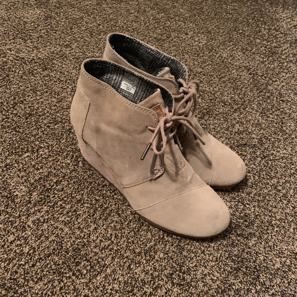 TOMs desert taupe suede lace up booties